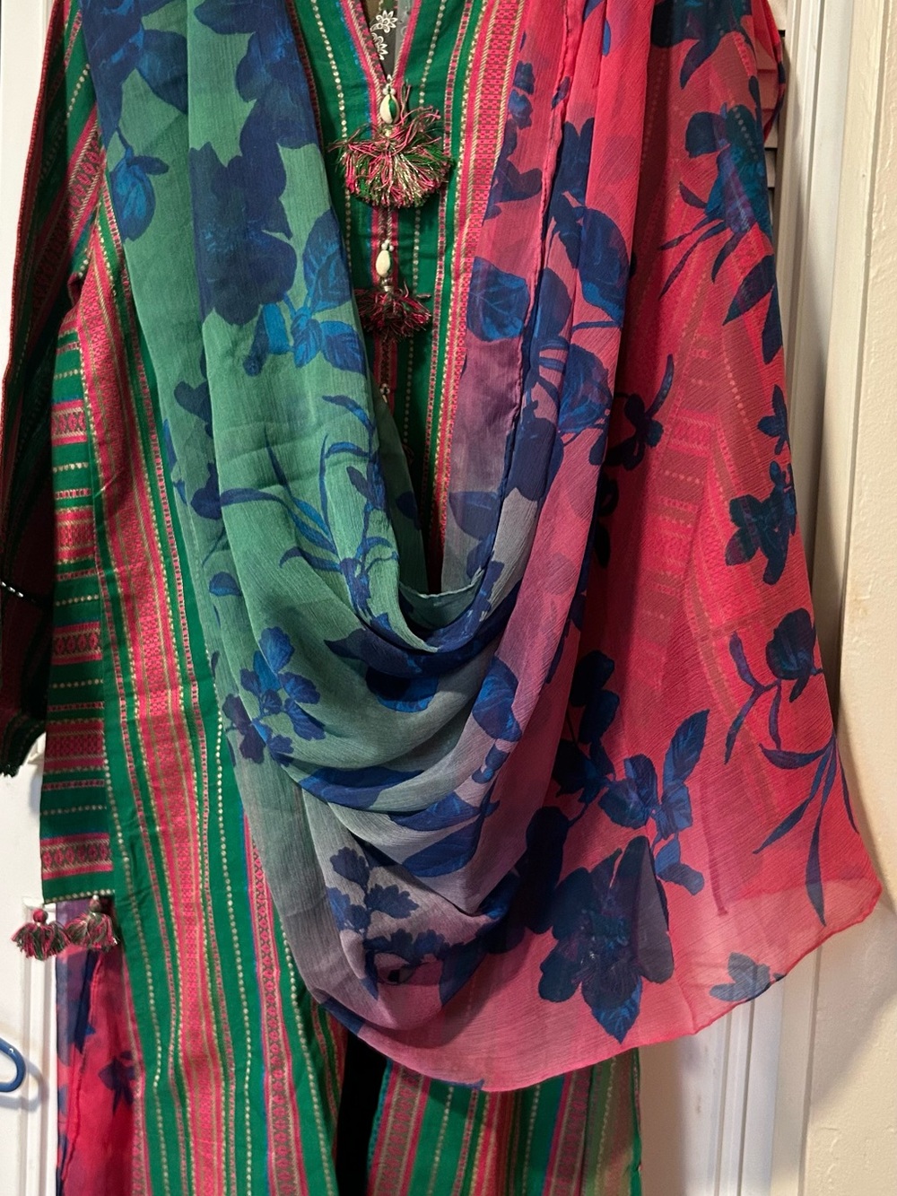 J.Pret Green Striped Women’s Kurta Set with Matching Trousers & dopatta. Size S - Picture 7 of 8